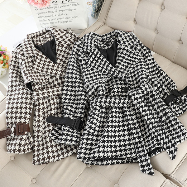 Κομψό γυναικείο παλτό με ζώνη σε δύο χρώματα