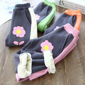 Modern gyerek fehérnemű virágos motívummal és szegéllyel lányoknak