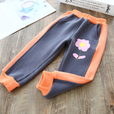 Modern gyerek fehérnemű virágos motívummal és szegéllyel lányoknak