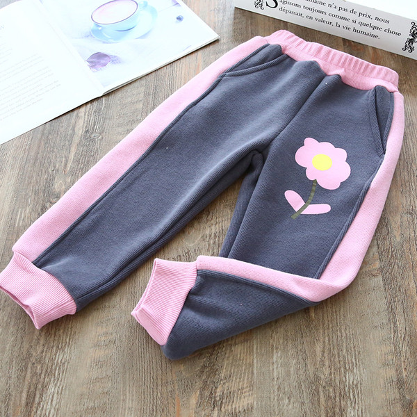 Modern gyerek fehérnemű virágos motívummal és szegéllyel lányoknak