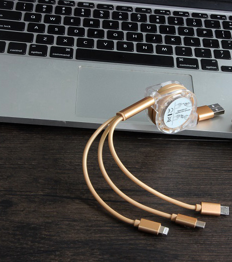 Многофункционален самонавиващ се кабел за мобилни устройства Android и iOS - TYPE C, Micro USB и LIghting в златист цвят