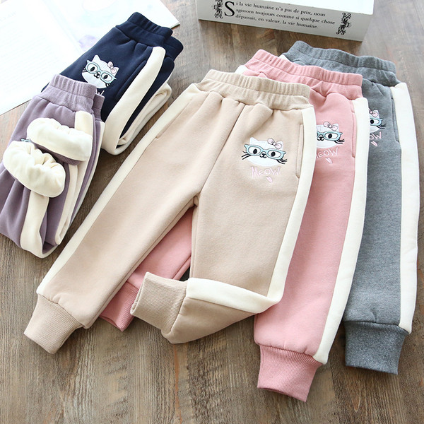 Lenjerie sport modernă pentru copii pentru fete cu aplicare în bej, roz, gri, violet și albastru