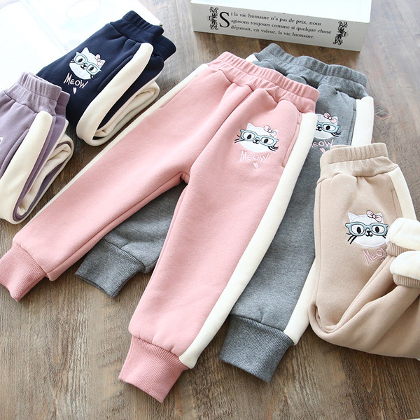 Lenjerie sport modernă pentru copii pentru fete cu aplicare în bej, roz, gri, violet și albastru