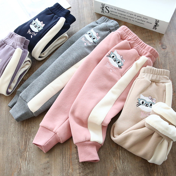 Lenjerie sport modernă pentru copii pentru fete cu aplicare în bej, roz, gri, violet și albastru