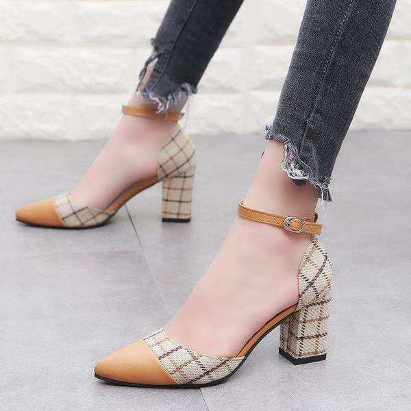 Pantofi dama in carouri cu toc gros in negru si bej