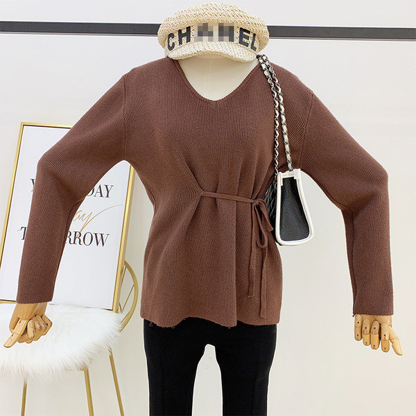 Női pulóver V-nyakkal és nyakkendővel