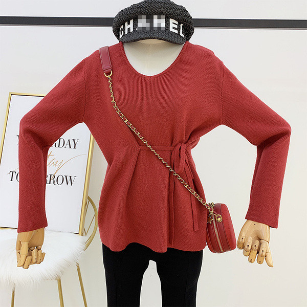 Női pulóver V-nyakkal és nyakkendővel