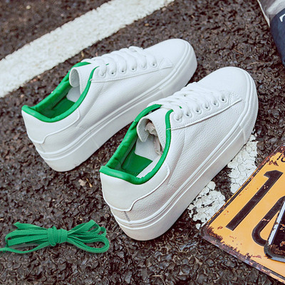 Fehér női tornacipő színes béléssel és fűzővel