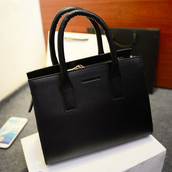 Geanta de dama eleganta in alb, negru, rosu si albastru