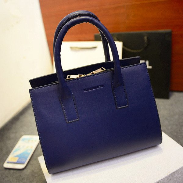 Geanta de dama eleganta in alb, negru, rosu si albastru