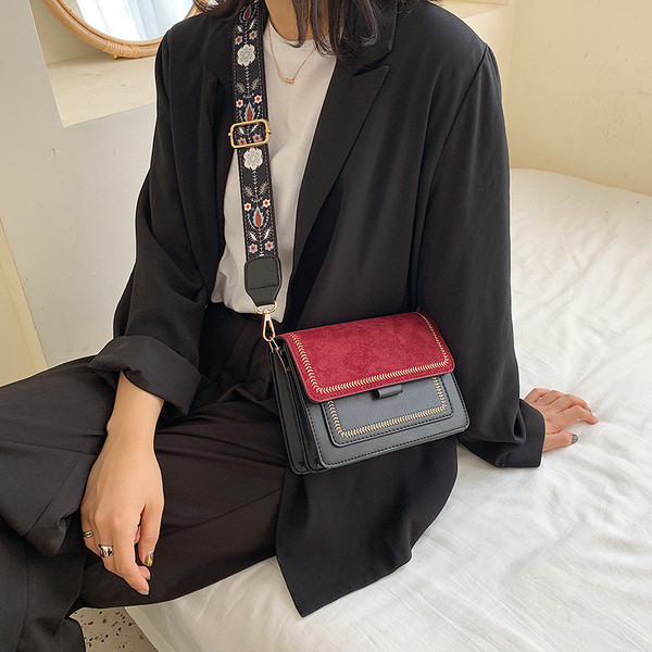 Μοντέρνη γυναικεία τσάντα με μακριά λαβή σε διάφορα χρώματα