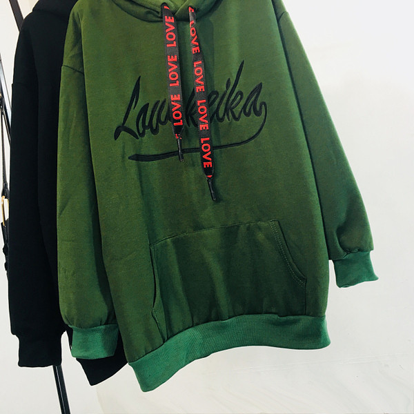 Γυναικείο φούτερ με έγχρωμη εφαρμογή σε πράσινο και μαύρο χρώμα