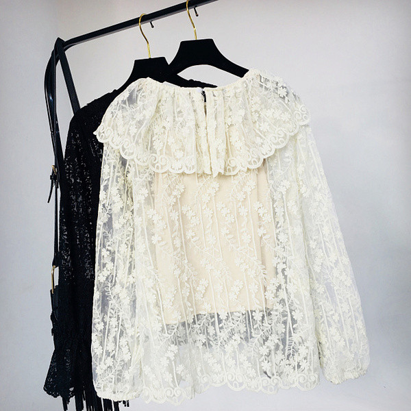 Bluză de damă din dantelă cu mâneci lungi în negru, alb și bej