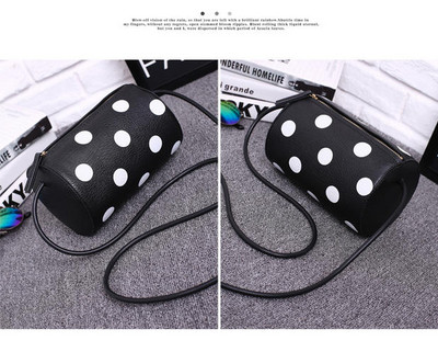 Öko bőrből készült női táska fekete színben, hosszú füllel