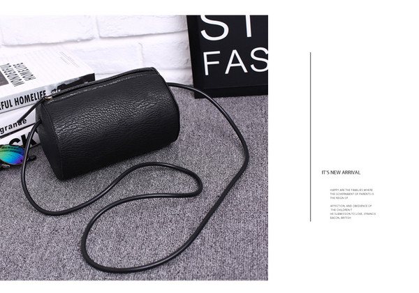 Öko bőrből készült női táska fekete színben, hosszú füllel