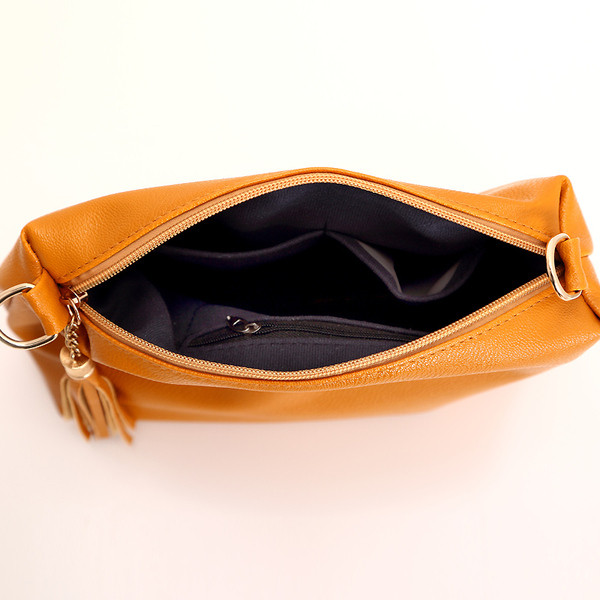 Geanta casual de dama cu ciucuri si maner lung