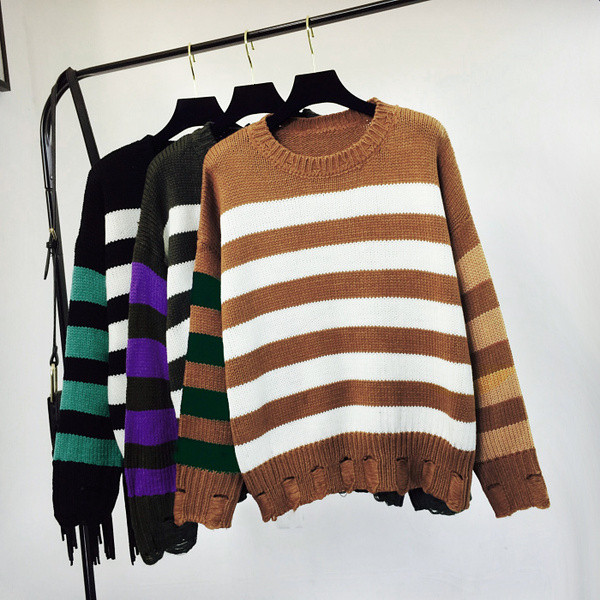 Alkalmi női csíkos pulóver kerek nyakkivágással