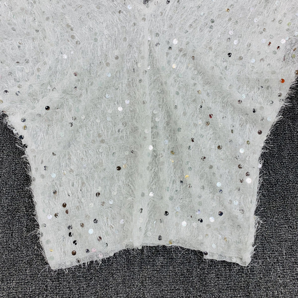 Κομψή γυναικεία μπλούζα με λαιμόκοψη και πούλιες σε κίτρινο, λευκό και μαύρο χρώμα