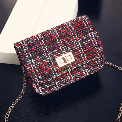 Geanta de dama moderna cu inchizator metalic si lant lung