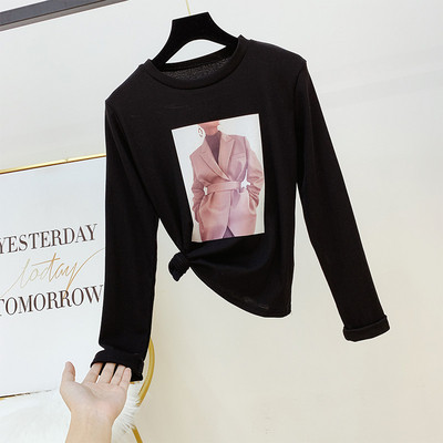 Γυναικεία μπλούζα με διακοσμητικά στοιχεία σε άσπρο και μαύρο χρώμα