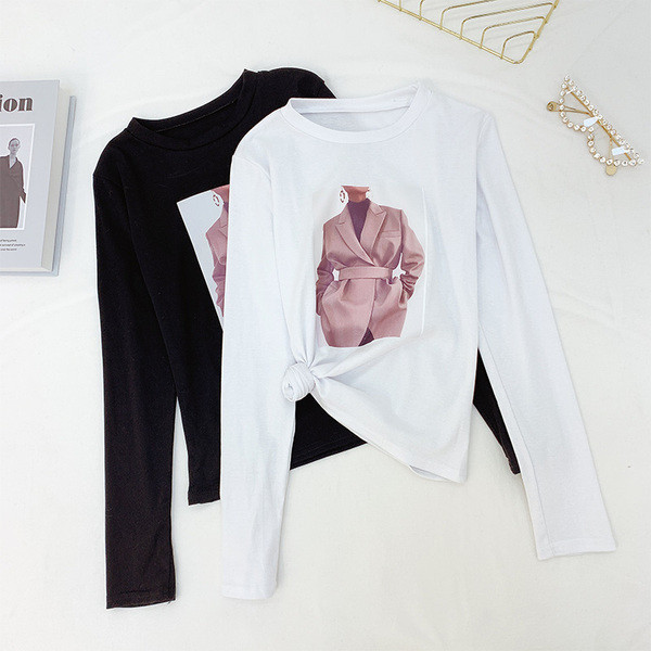 Γυναικεία μπλούζα με διακοσμητικά στοιχεία σε άσπρο και μαύρο χρώμα