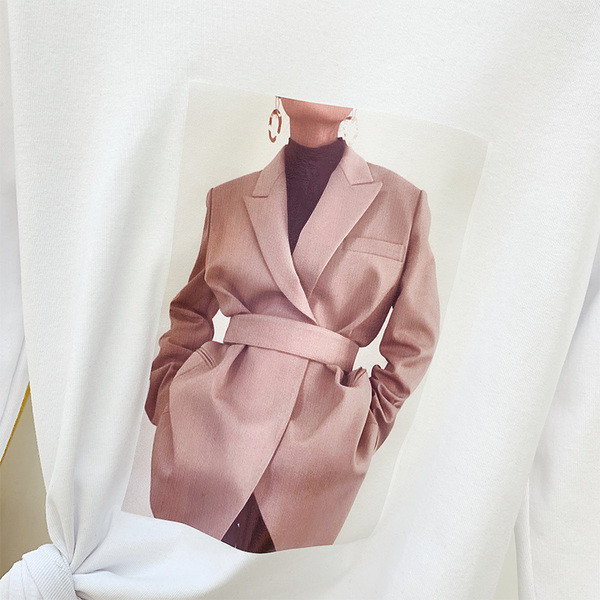 Γυναικεία μπλούζα με διακοσμητικά στοιχεία σε άσπρο και μαύρο χρώμα