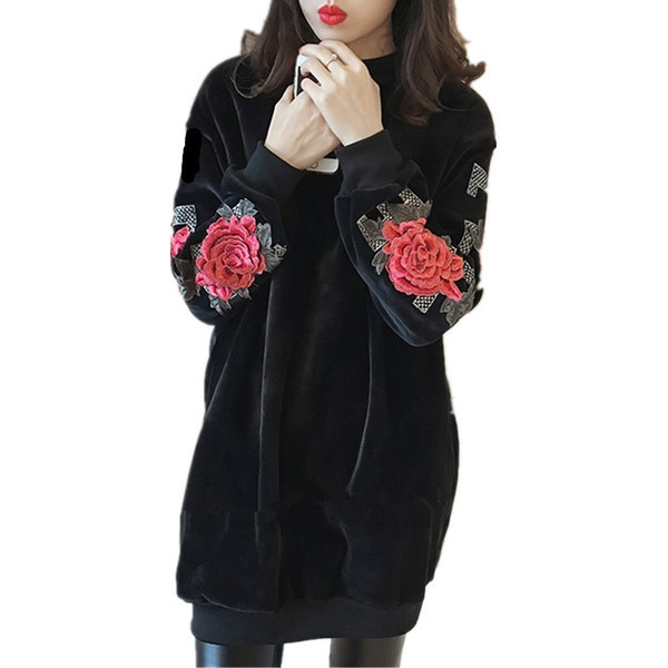 Modern női tunika fekete hímzéssel és felirattal