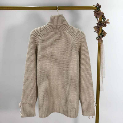 Γυναικείο πουλόβερ με κορδόνια στα μανίκια  - φαρδύ μοντέλο