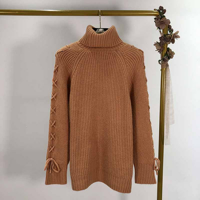 Γυναικείο πουλόβερ με κορδόνια στα μανίκια  - φαρδύ μοντέλο