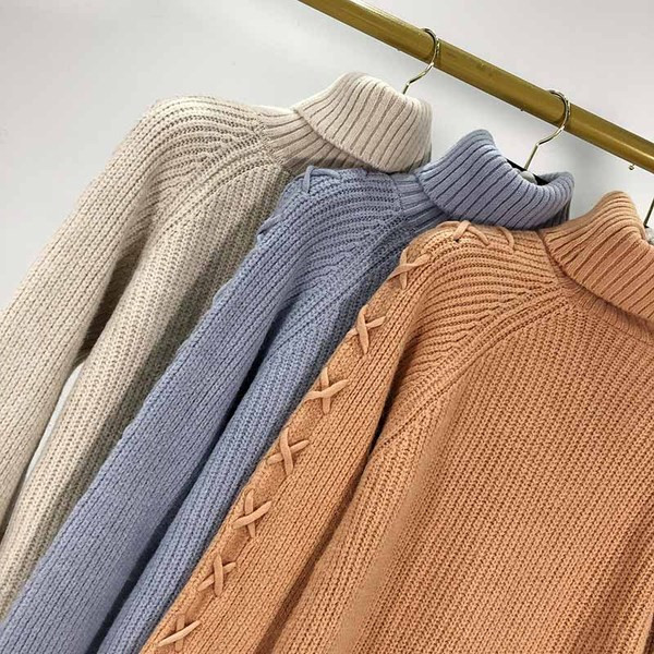 Γυναικείο πουλόβερ με κορδόνια στα μανίκια  - φαρδύ μοντέλο