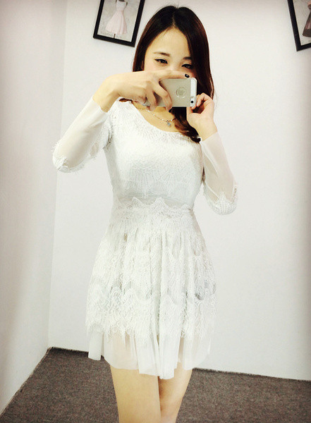 Rochie de dama moderna cu dantela si maneci lungi - model decupat