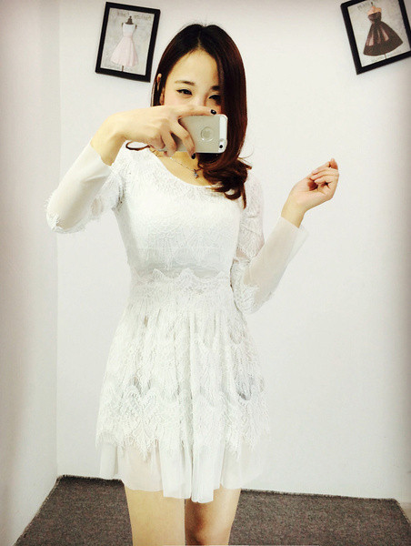 Rochie de dama moderna cu dantela si maneci lungi - model decupat