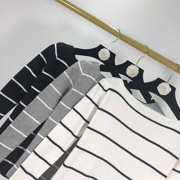 Γυναικεία ριγέ μπλούζα σε λευκό, γκρι και μαύρο χρώμα