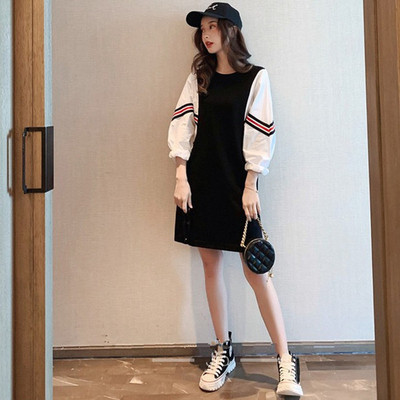 Női alkalmi ruha fekete színben, széles ujjal