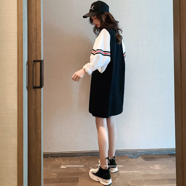 Női alkalmi ruha fekete színben, széles ujjal