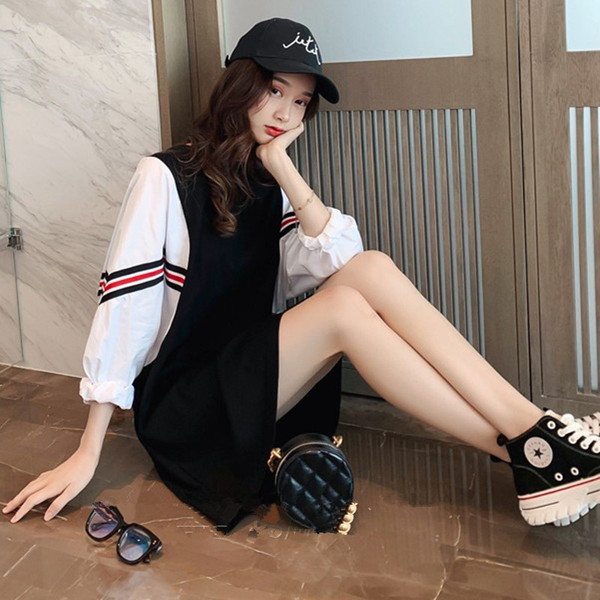 Női alkalmi ruha fekete színben, széles ujjal