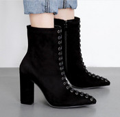 Ghete de dama moderne cu toc gros si sireturi in negru