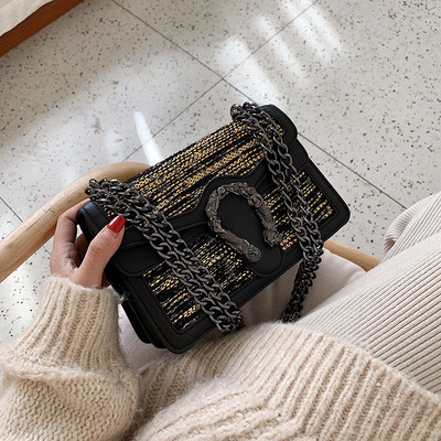 Geanta de dama moderna cu element metalic si maner lung in mai multe culori