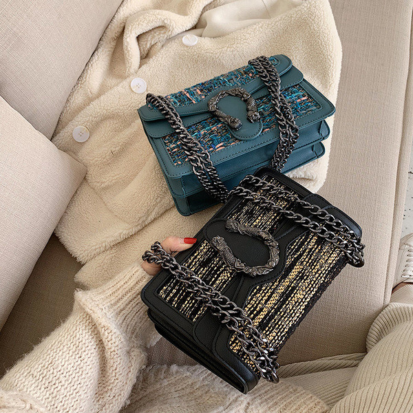 Geanta de dama moderna cu element metalic si maner lung in mai multe culori