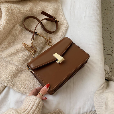 Stílusos női táska lánccal, négy színben