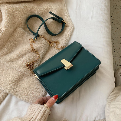 Stílusos női táska lánccal, négy színben