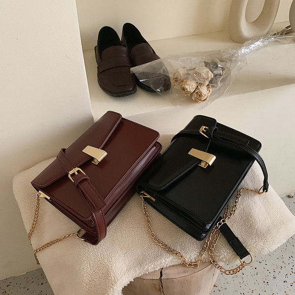 Stílusos női táska lánccal, négy színben