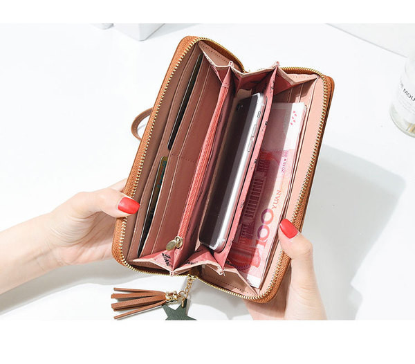 Geanta de dama cu elemente metalice si ciucuri