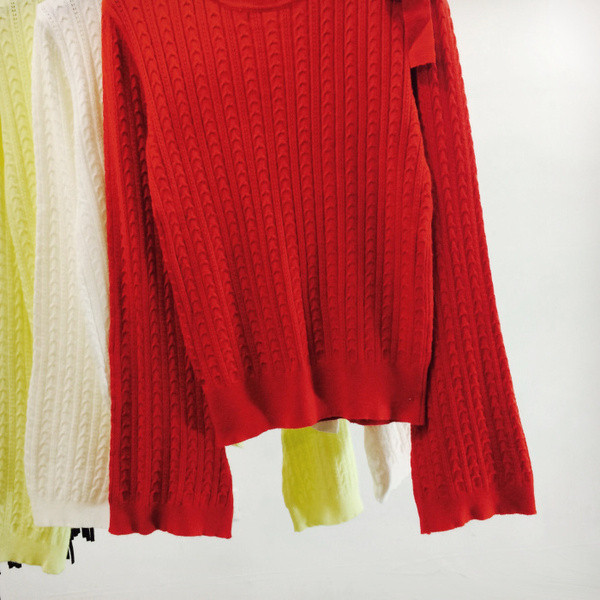 Pulover de dama cu decolteu rotund in rosu si alb