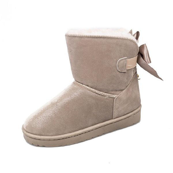 Γυναικείες  μοντέρνες μπότες με κορδέλα και πέρλες σε μπεζ και μαύρο χρώμα