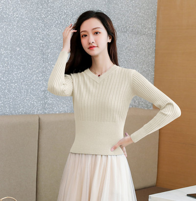 Hétköznapi női pulóver új modellje, hosszú ujjal és spitz nyakkivágással több színben