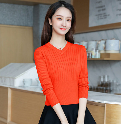 Hétköznapi női pulóver új modellje, hosszú ujjal és spitz nyakkivágással több színben