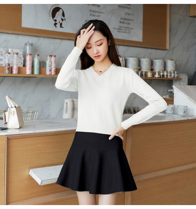 Pulover de dama modern cu decolteu spitz in mai multe culori - model scurt