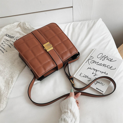 Μοντέρνα γυναικεία τσάντα από δέρμα eco με μεγάλη λαβή