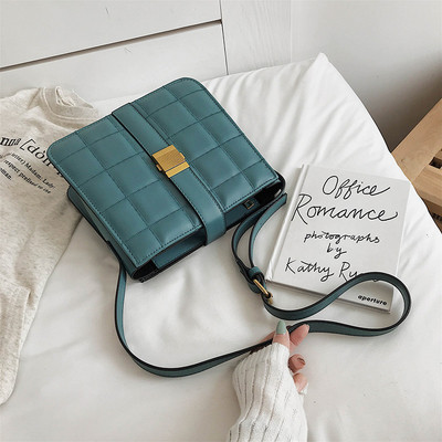 Μοντέρνα γυναικεία τσάντα από δέρμα eco με μεγάλη λαβή